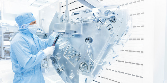 Reinraum-Produktion bei ZEISS