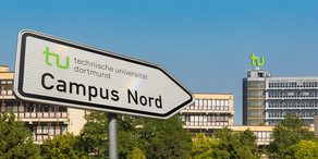 Ein Straßenschild mit dem Weghinweis zum Campus Nord zeigt in Richtung Mathetower.