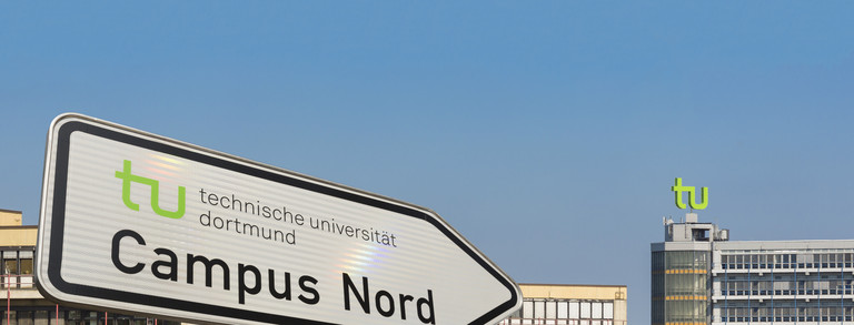 Ein Straßenschild mit dem Weghinweis zum Campus Nord zeigt in Richtung Mathetower.